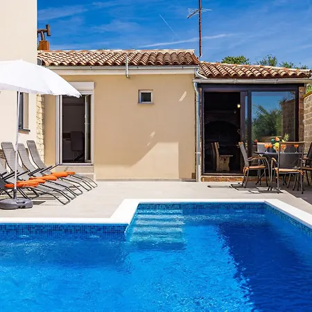 Mario Semesterbostad Pula